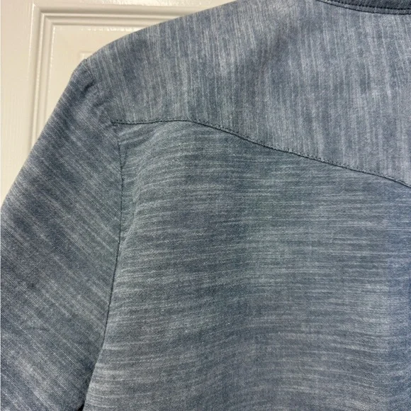 Volcom Men's Blue Button-Down Short Sleeve Modern Fit Shirt Size L - Picture 3 of 9